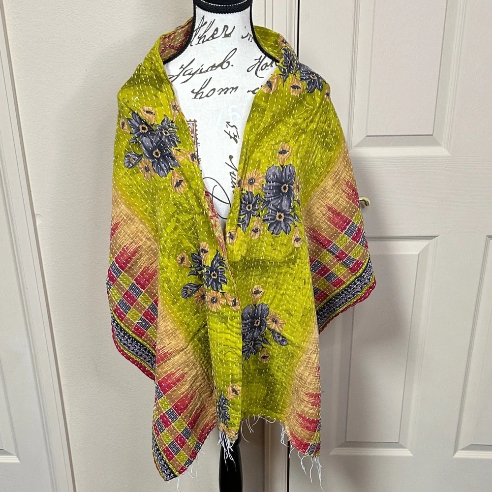 Stunning ReversibleFloral Kantha Scarf - Picture 2 of 3